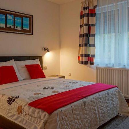Apartments Paradise Licko Petrovo Selo Ngoại thất bức ảnh