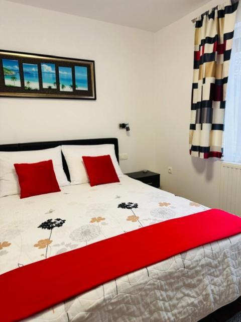 Apartments Paradise Licko Petrovo Selo Ngoại thất bức ảnh